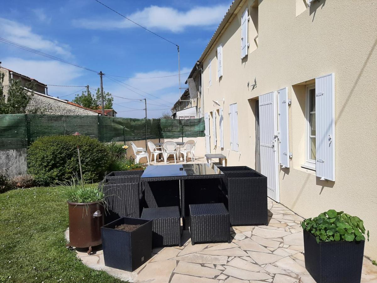 Les Tremieres Villa Le Thou Exterior photo
