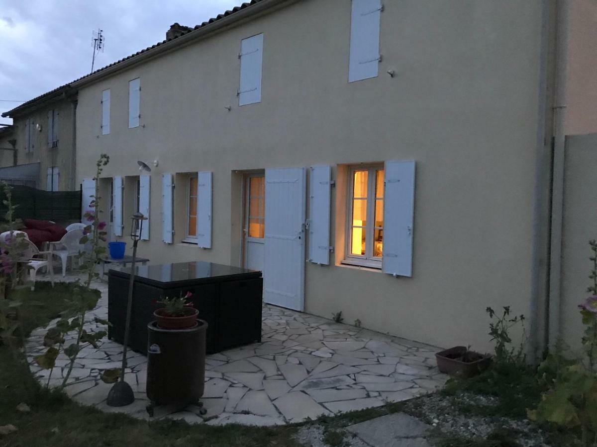 Les Tremieres Villa Le Thou Exterior photo